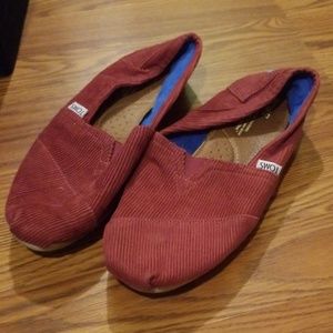 Tom's maroon corturoy shoes with blue suede lining